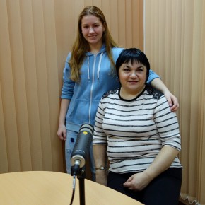 Встреча с ученицей ДМШ№15, исполнительницей русских народных песен Анной Бизяевой и ее педагогом Людмилой Артамоновой Встреча с ученицей ДМШ№15, исполнительницей русских народных песен Анной Бизяевой и ее педагогом Людмилой Артамоновой