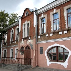 К 135-летию детской музыкальной школы №1. Беседы с Татьяной Деминой, Александром Кукаевым и Еленой Деминой. Звучат произведения в исполнении выпускников школы К 135-летию детской музыкальной школы №1. Беседы с Татьяной Деминой, Александром Кукаевым и Еленой Деминой. Звучат произведения в исполнении выпускников школы
