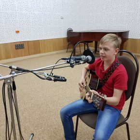 Лауреат телерадиоконкурса "КРАЙ ТАЛАНТОВ-2017" ВЛАДИМИР ТАЛАЕВ. Запись песен В.Высоцкого в студии радио Лауреат телерадиоконкурса "КРАЙ ТАЛАНТОВ-2017" ВЛАДИМИР ТАЛАЕВ. Запись песен В.Высоцкого в студии радио