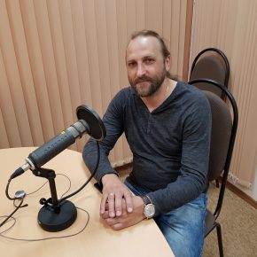 Михаил Кокорин о 20 концертном сезоне ансамбля солистов "Старгород". Звучат записи концерта 24 июня 2018 года. Фото А.Толкачева Михаил Кокорин о 20 концертном сезоне ансамбля солистов "Старгород". Звучат записи концерта 24 июня 2018 года. Фото А.Толкачева