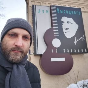 Художественный руководитель ансамбля солистов "Старгород" Михаил Кокорин о совместном концерте с Ириной Шведовой в Москве, в "Доме Высоцкого на Таганке" (25 января 2019) Художественный руководитель ансамбля солистов "Старгород" Михаил Кокорин о совместном концерте с Ириной Шведовой в Москве, в "Доме Высоцкого на Таганке" (25 января 2019)