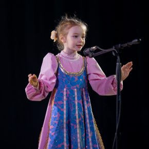 Ксения Гагарина, 6 лет. ДМШ №1 Пензы. (Педагог Людмила Артамонова). Н.Богословский, Е.Долматовский "Лизавета" Ксения Гагарина, 6 лет. ДМШ №1 Пензы. (Педагог Людмила Артамонова). Н.Богословский, Е.Долматовский "Лизавета"