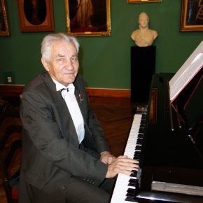 Из архива Пензенского радио. Программа посвящена творчеству Евгения Анатольевича Барановского. 2 января 2026 года заслуженному работнику культуры РФ, композитору и режиссеру из Кузнецка исполнился 91 год!