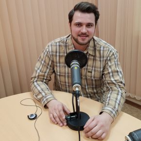 Гость студии радио певец Сергей Макаров