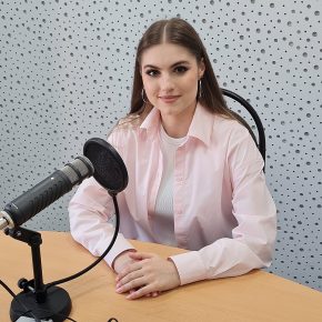 Гость "Субботнего калейдоскопа" солистка вокальной студии "Шанс" Арина Титова - участница телепроекта "Звезда-2025". Поддержим нашу землячку своим голосованием! Эфир на телеканале "Звезда" 19 апреля, в 21.15. Гость "Субботнего калейдоскопа" солистка вокальной студии "Шанс" Арина Титова - участница телепроекта "Звезда-2025". Поддержим нашу землячку своим голосованием! Эфир на телеканале "Звезда" 19 апреля, в 21.15.